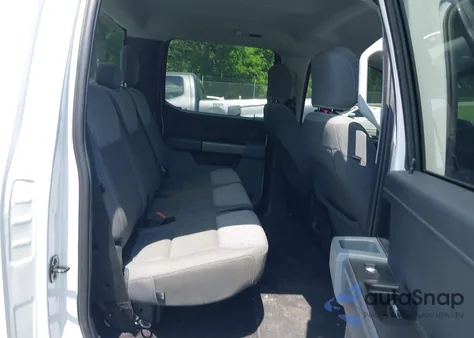 2021 Ford F-150 Xlt z USA, uszkodzony, nr VIN 1FTEW1C52MFB80117